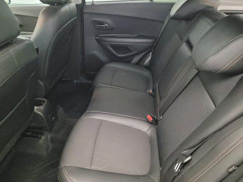 Used 2021 Chevrolet Trax LT w/ LT Convenience Package image 18