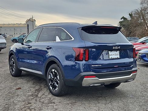 Certified 2025 Kia Sorento S w/ Panoramic Sunroof Package image 5