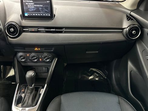 Used 2017 Toyota Yaris iA FWD image 28