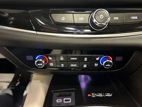 Used 2023 Buick Enclave Avenir w/ Avenir Technology Package AWD/4WD image 19