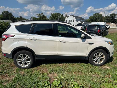 Used 2017 Ford Escape SE w/ Equipment Group 201A AWD/4WD image 4