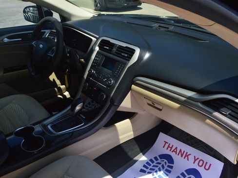 Used 2016 Ford Fusion SE FWD image 22