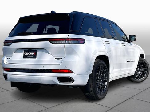 Used 2025 Jeep Grand Cherokee Summit w/ Obsidian Package image 12