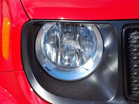 Used 2023 Jeep Renegade Latitude image 9