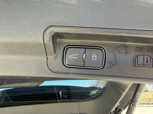 Used 2022 Ford Explorer Limited w/ Limited Technology Package image 25