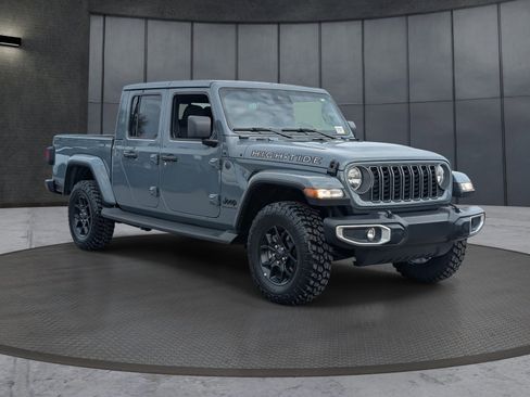 Used 2025 Jeep Gladiator High Tide image 8