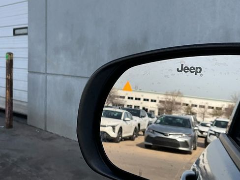 Used 2025 Jeep Compass Trailhawk image 19