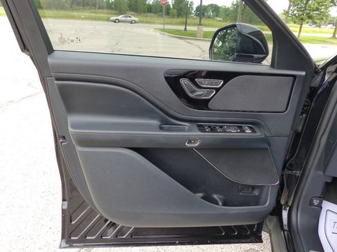 Used 2025 Lincoln Aviator AWD image 16