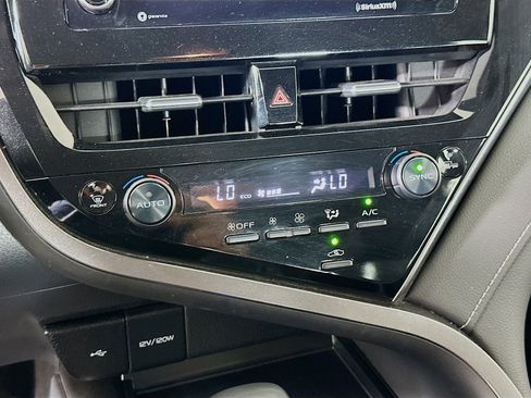 Used 2024 Toyota Camry SE image 23