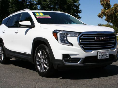 Used 2023 GMC Terrain SLT FWD image 1