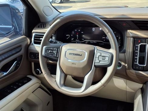 Used 2022 GMC Yukon XL Denali RWD image 8
