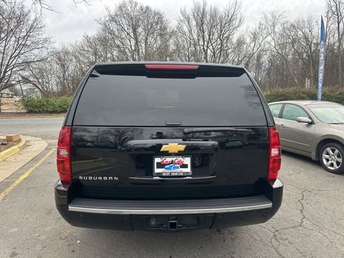 Used 2014 Chevrolet Suburban LTZ image 5