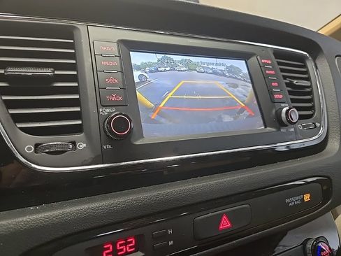 Used 2018 Kia Sedona EX FWD image 26