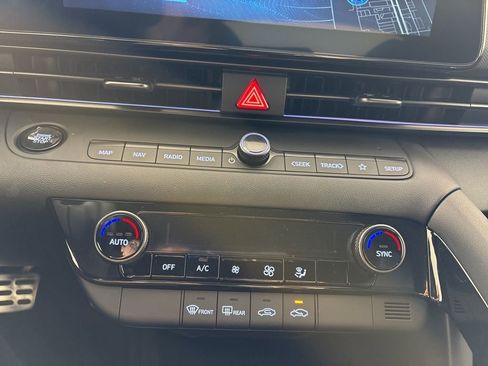 New 2025 Hyundai Elantra SEL FWD image 27