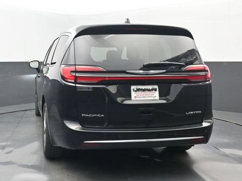 Used 2026 Chrysler Pacifica Limited FWD image 4