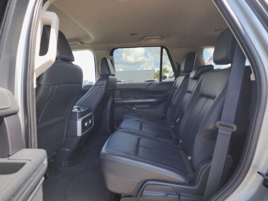 Used 2023 Ford Expedition XLT AWD/4WD image 16
