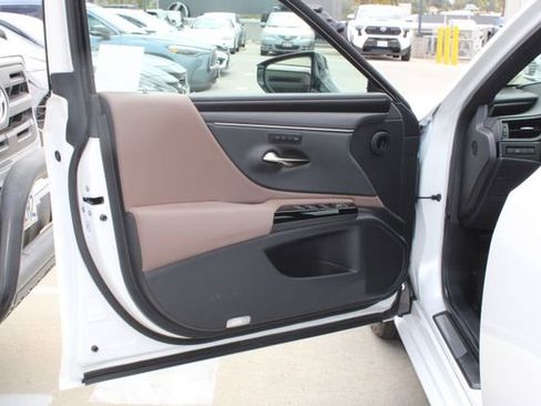Certified 2025 Lexus ES 350 w/ Premium Package FWD image 11