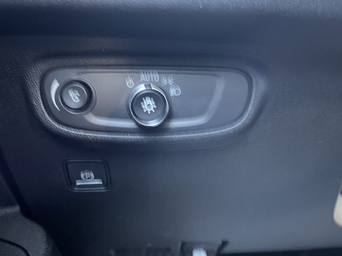 Used 2023 GMC Terrain SLE w/ Driver Convenience Package image 20