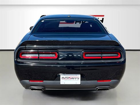 Used 2019 Dodge Challenger SXT image 6