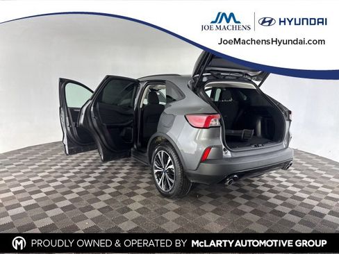 Used 2022 Ford Escape SE w/ SE Sport Appearance Package image 19