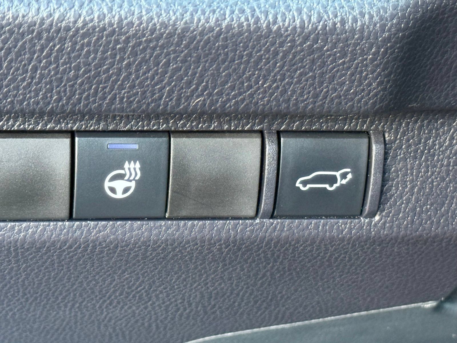 Used 2025 Toyota RAV4 XLE Premium w/ Weather Package AWD/4WD image 27