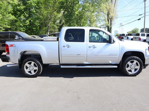 Used 2013 GMC Sierra 2500 SLE w/ HD SLE Premium Package image 4