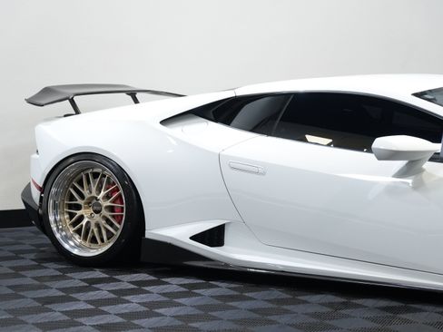 Used 2018 Lamborghini Huracan LP 610-4 AWD/4WD image 13
