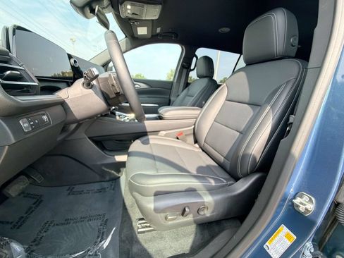 Used 2026 Chevrolet Traverse LT FWD image 16