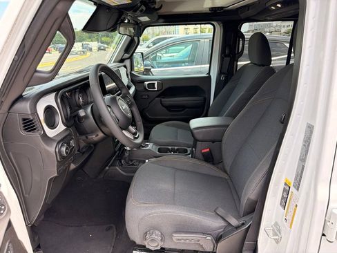 Used 2025 Jeep Wrangler Unlimited Sport AWD/4WD image 8