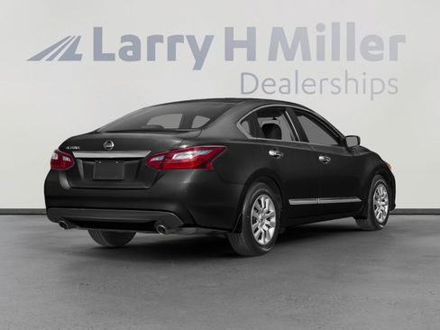 Used 2016 Nissan Altima 2.5 S w/ Power Driver Seat Package FWD image 2