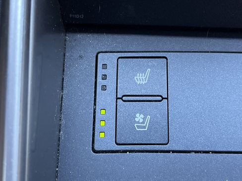 Used 2016 Lexus IS 200t image 8