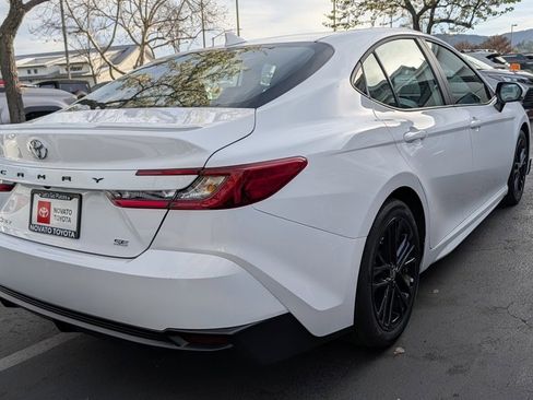 Used 2025 Toyota Camry SE image 10