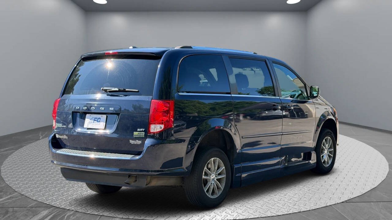 Used 2015 Dodge Grand Caravan SXT FWD image 4