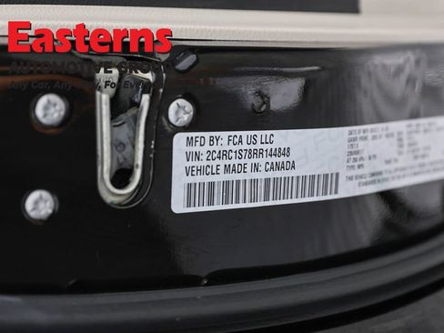 Used 2024 Chrysler Pacifica Limited FWD image 35