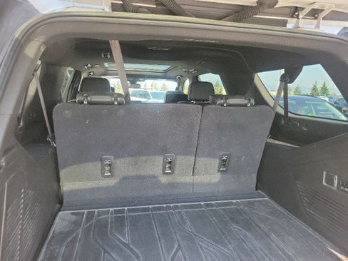 Used 2021 Chevrolet Suburban Premier AWD/4WD image 3