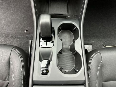 Certified 2025 Volvo XC40 B5 Core image 20