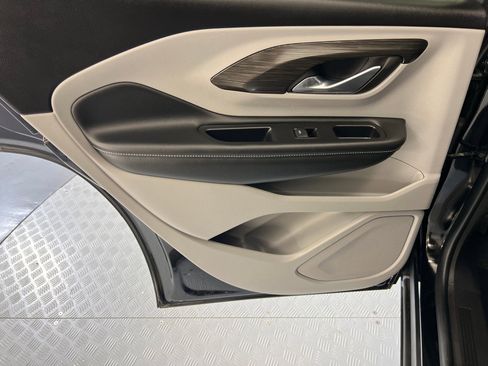 Used 2024 GMC Terrain SLT image 31