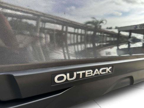 Used 2018 Subaru Outback 2.5i Limited AWD/4WD image 14