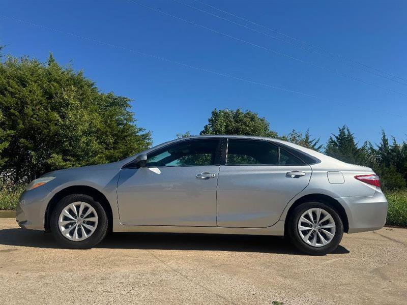 Used 2015 Toyota Camry LE FWD image 11