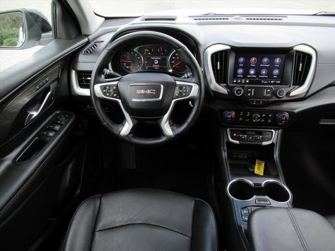 Used 2024 GMC Terrain SLT w/ Tech Package image 13