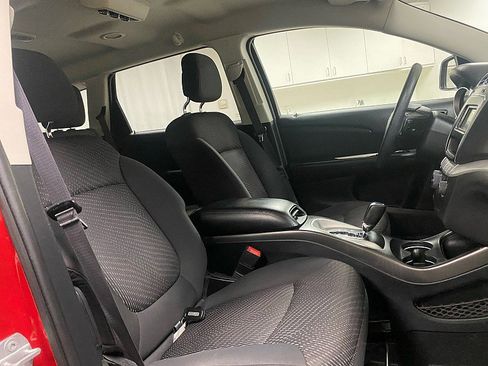Used 2016 Dodge Journey SE w/ Flexible Seating Group image 14