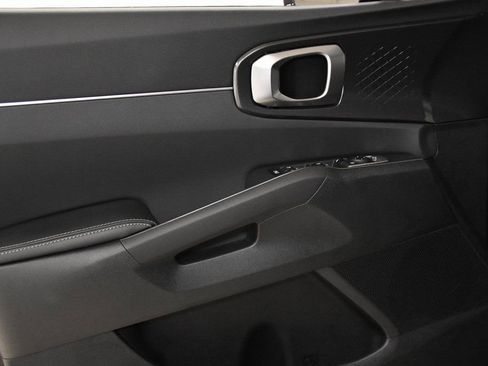 Certified 2024 Kia Sorento LX image 7