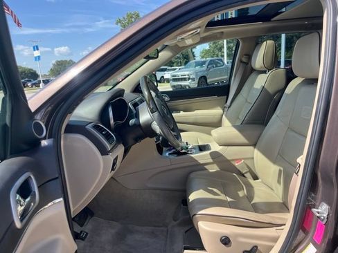 Used 2018 Jeep Grand Cherokee Overland RWD image 15