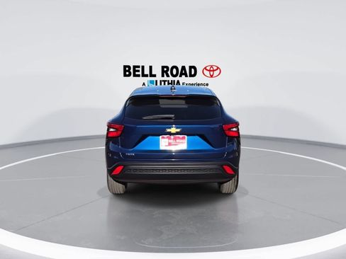 Used 2024 Chevrolet Trax LS w/ LS Convenience Package FWD image 7