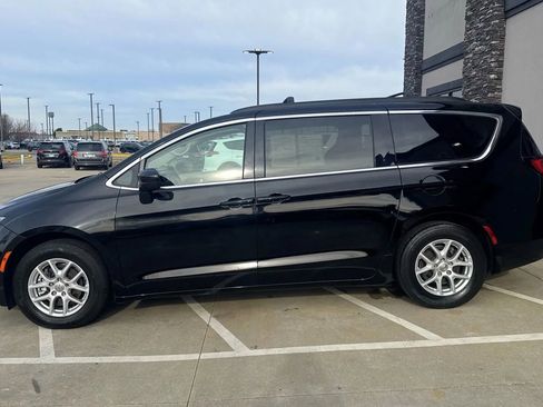 Used 2020 Chrysler Voyager Lxi image 3