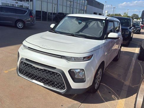 Used 2022 Kia Soul LX FWD image 2