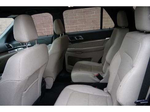 Used 2019 Ford Explorer Limited w/ Ford Safe & Smart Package image 11