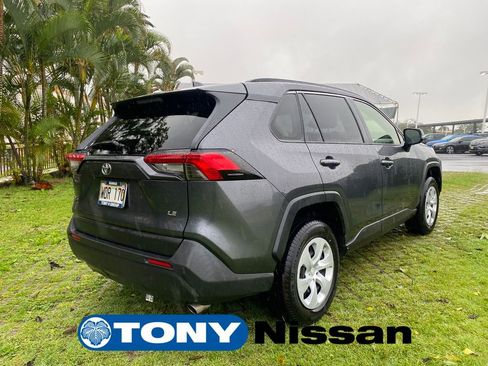 Used 2021 Toyota RAV4 LE image 7