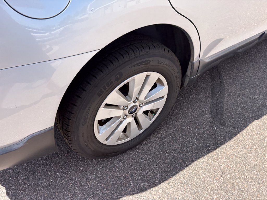 Used 2019 Subaru Outback 2.5i Premium AWD/4WD image 11