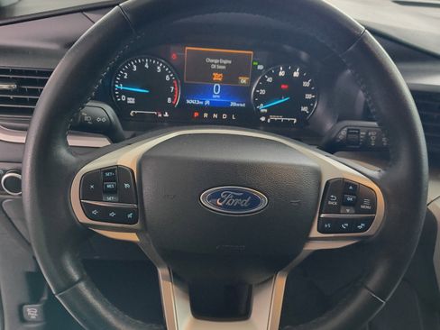 Used 2023 Ford Explorer XLT image 15